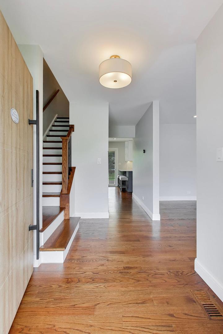 504 W Berkley Drive, Arlington Heights, IL 60004