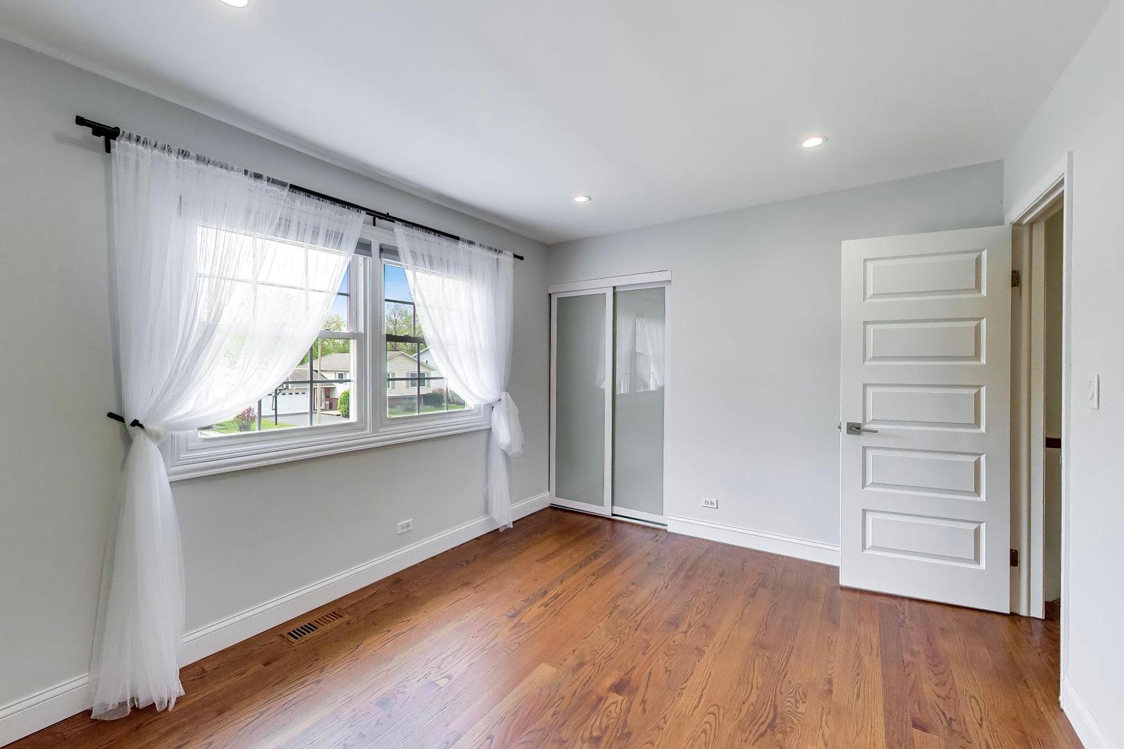 504 W Berkley Drive, Arlington Heights, IL 60004