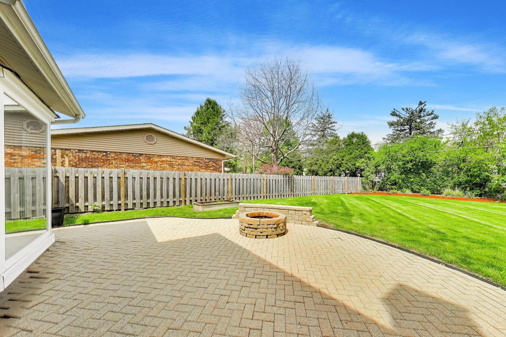 504 W Berkley Drive, Arlington Heights, IL 60004