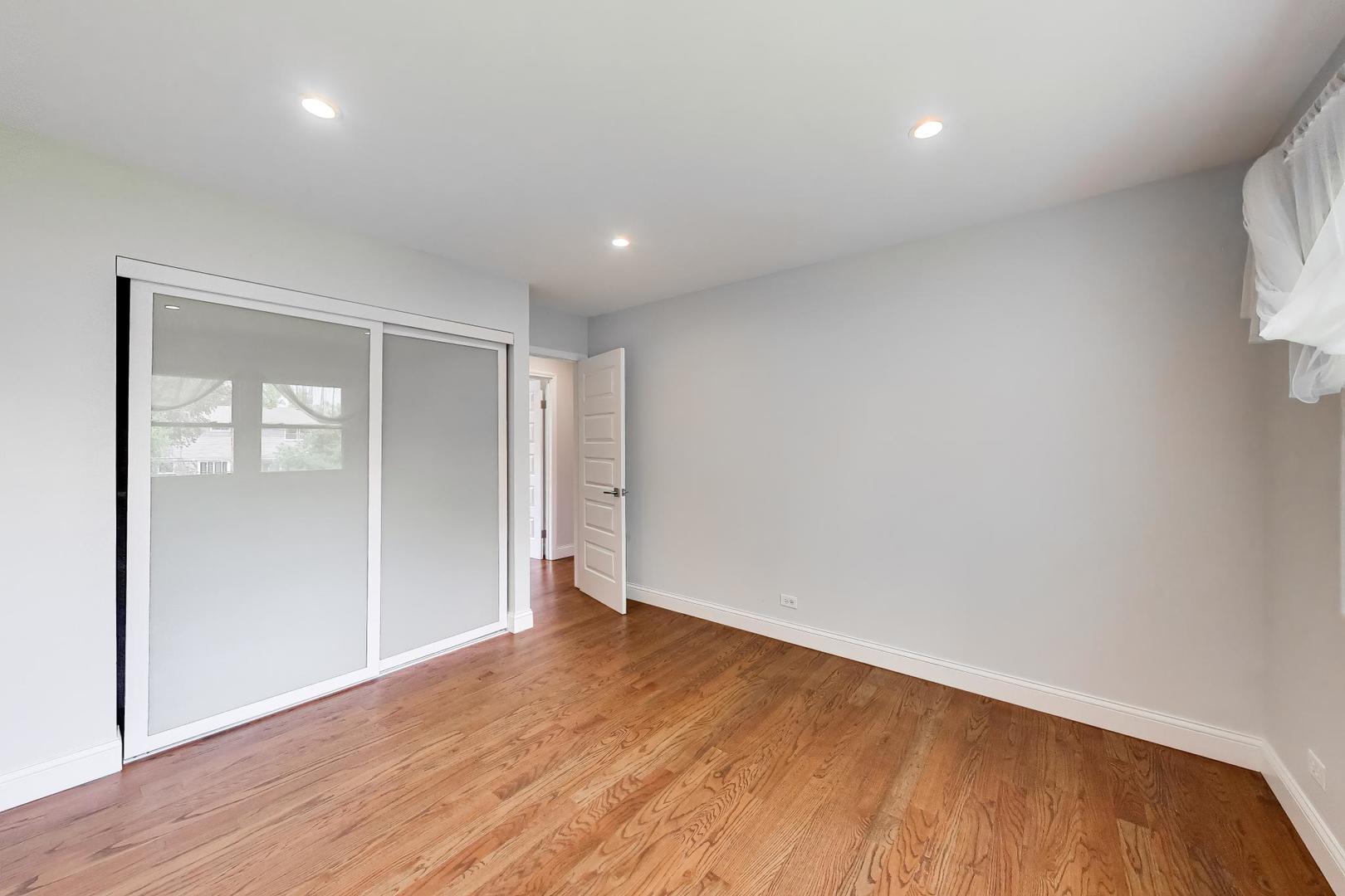 504 W Berkley Drive, Arlington Heights, IL 60004