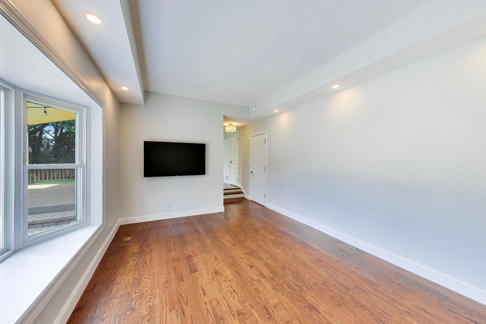 504 W Berkley Drive, Arlington Heights, IL 60004
