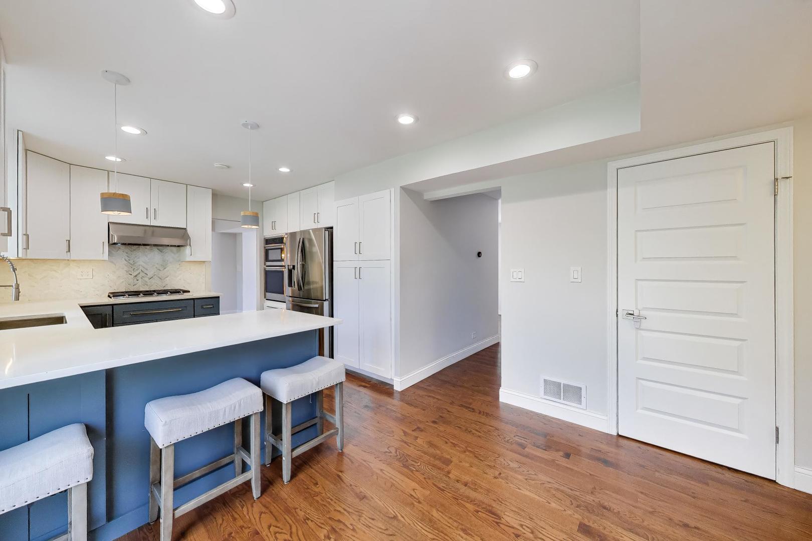 504 W Berkley Drive, Arlington Heights, IL 60004