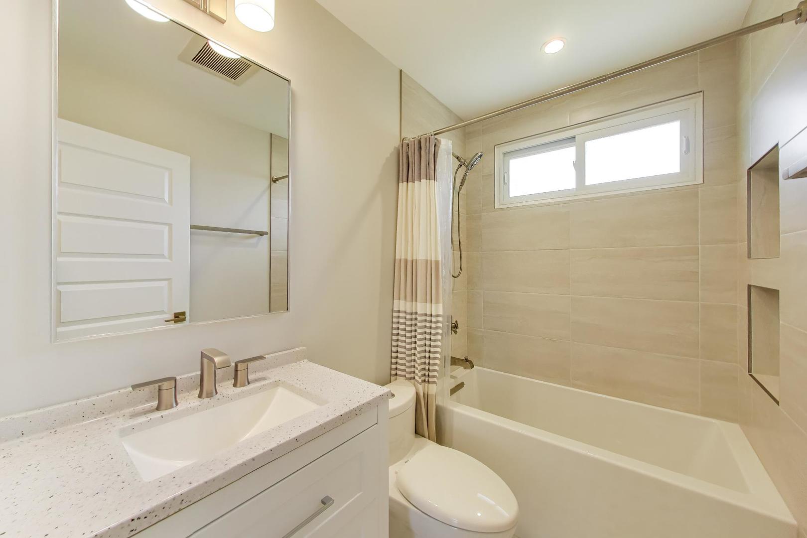 504 W Berkley Drive, Arlington Heights, IL 60004