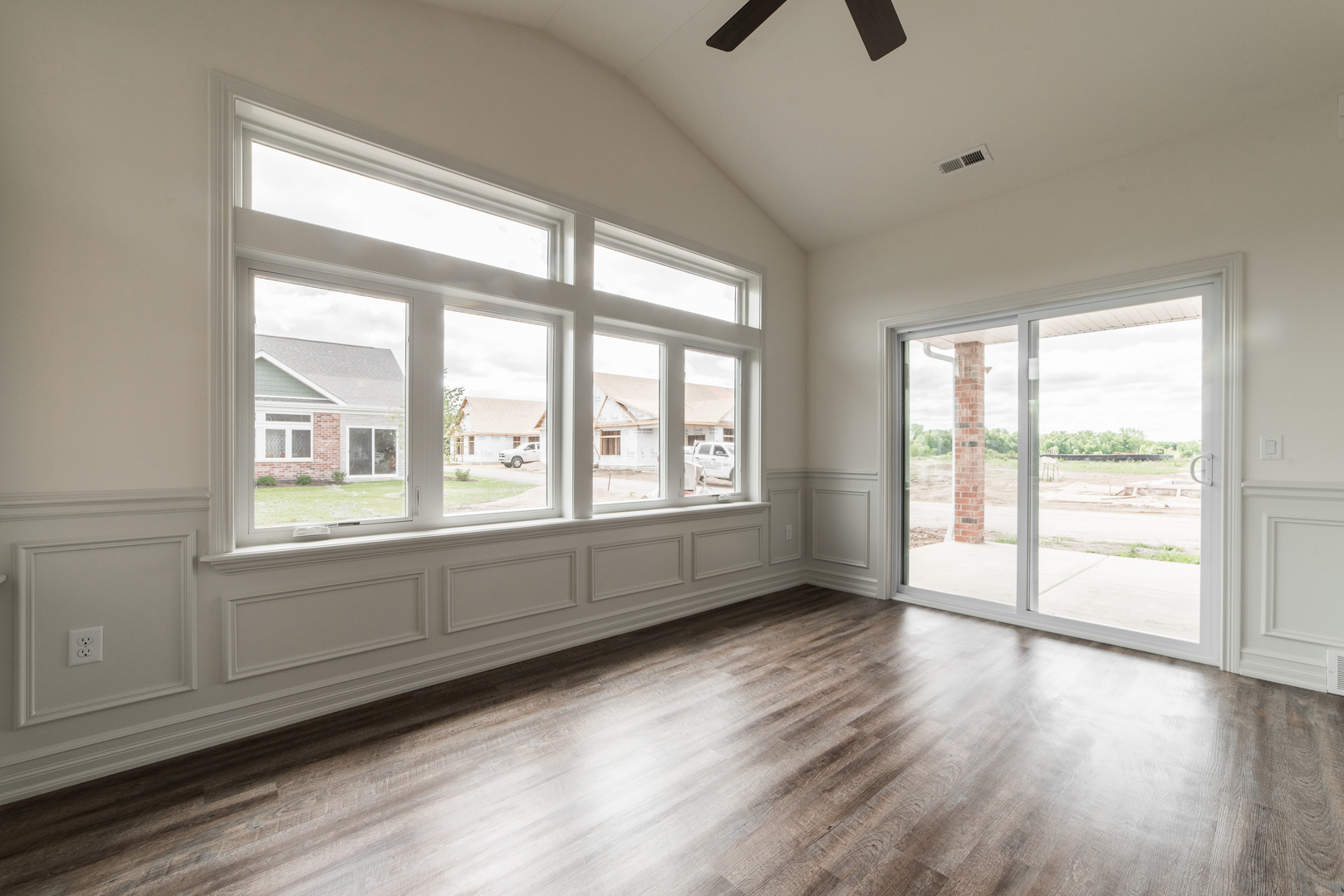 411 Stearn Drive #411, Genoa, IL 60135