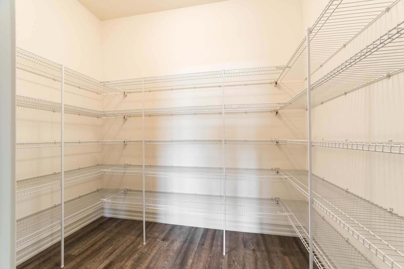 411 Stearn Drive #411, Genoa, IL 60135