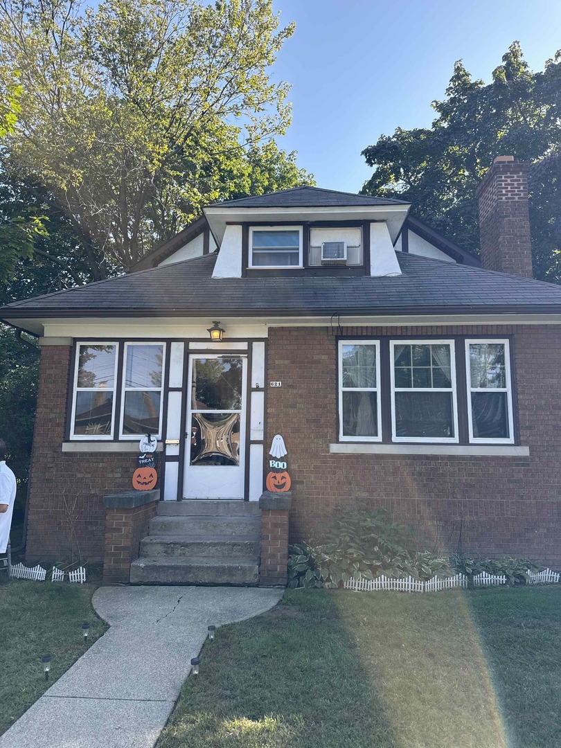 621 W Keith Avenue, Waukegan, IL 60085