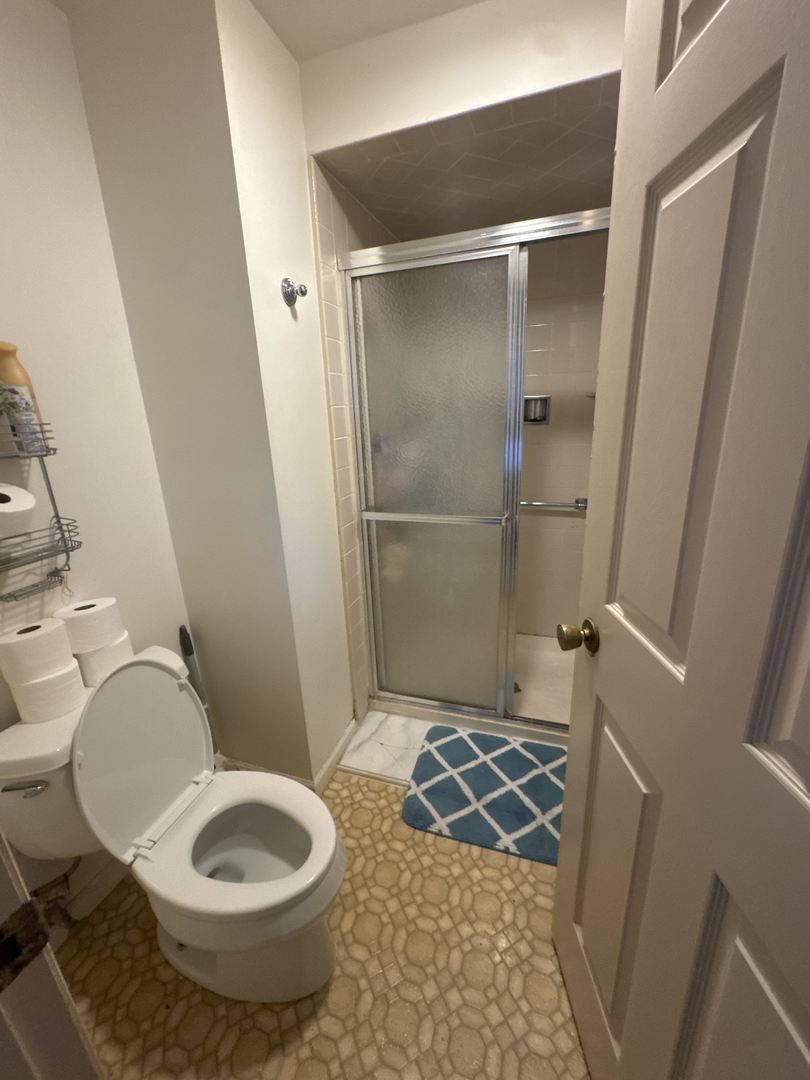 621 W Keith Avenue, Waukegan, IL 60085