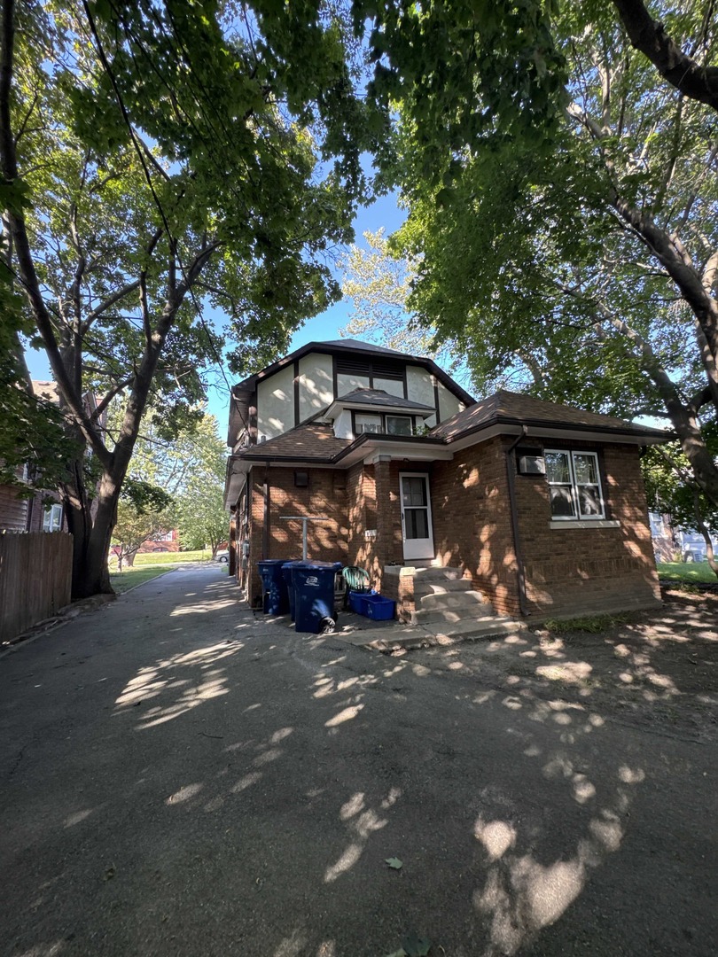 621 W Keith Avenue, Waukegan, IL 60085