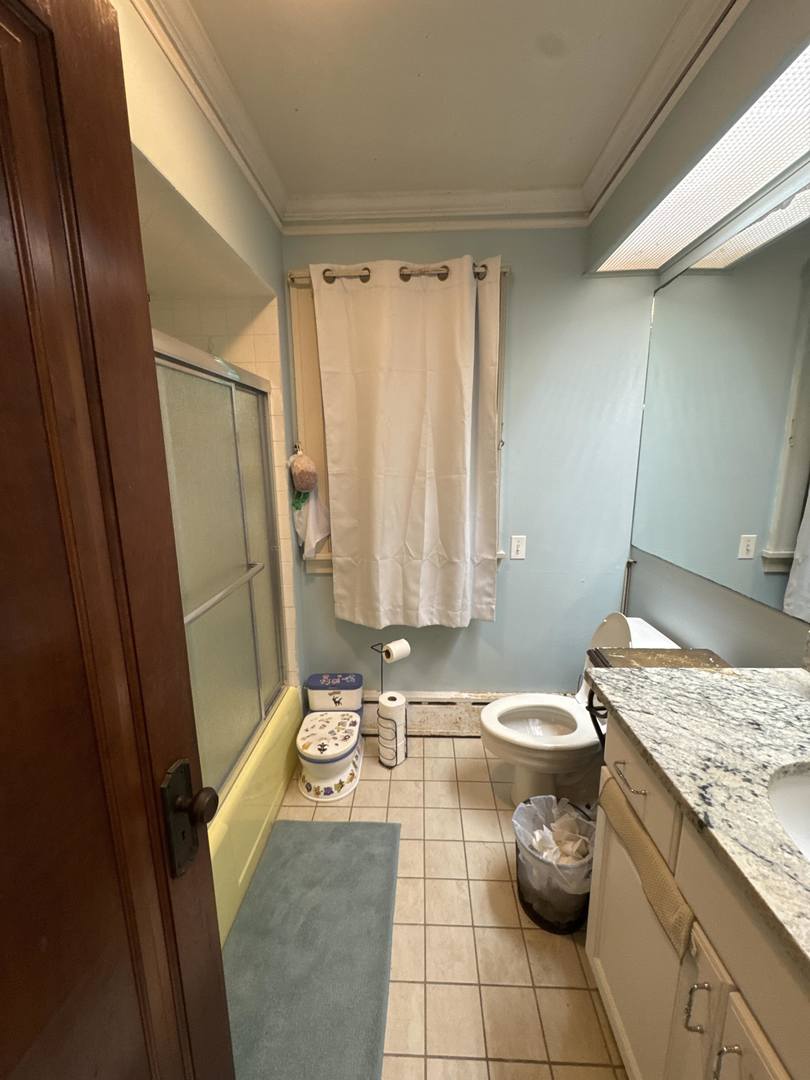 621 W Keith Avenue, Waukegan, IL 60085