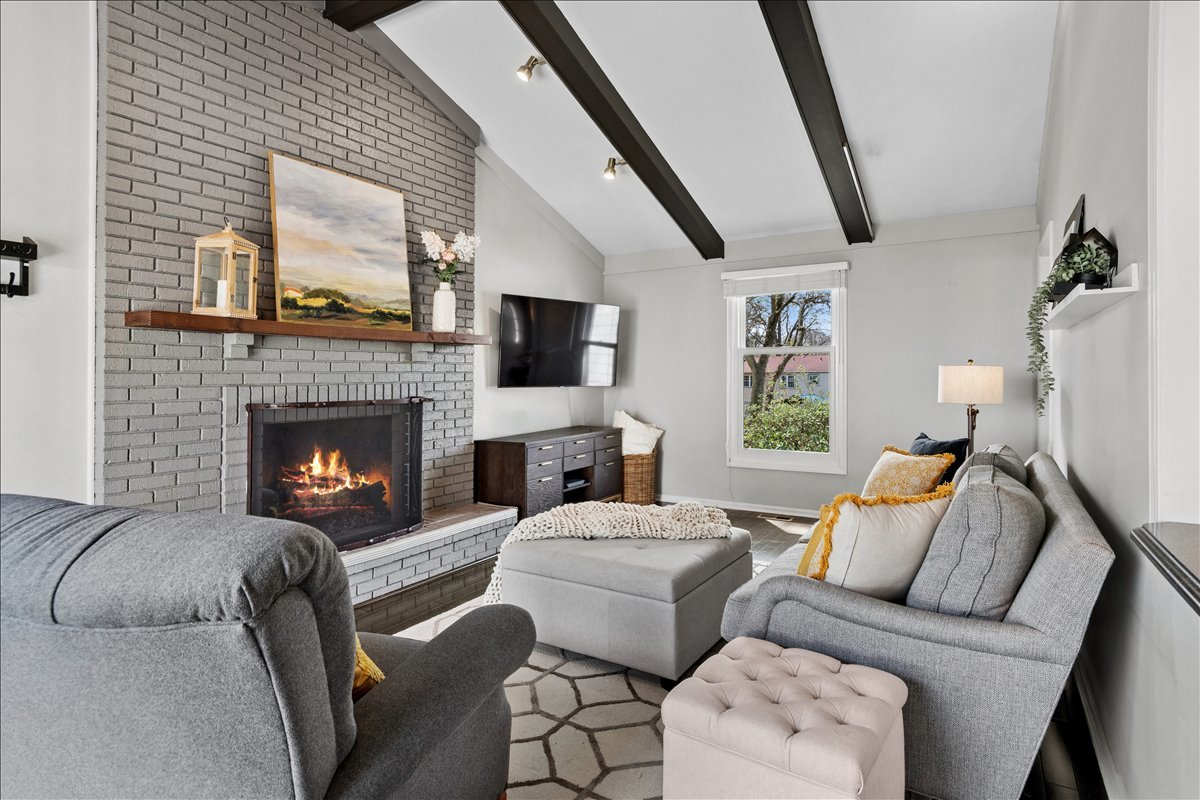 1221 Whirlaway Avenue, Naperville, IL 60540