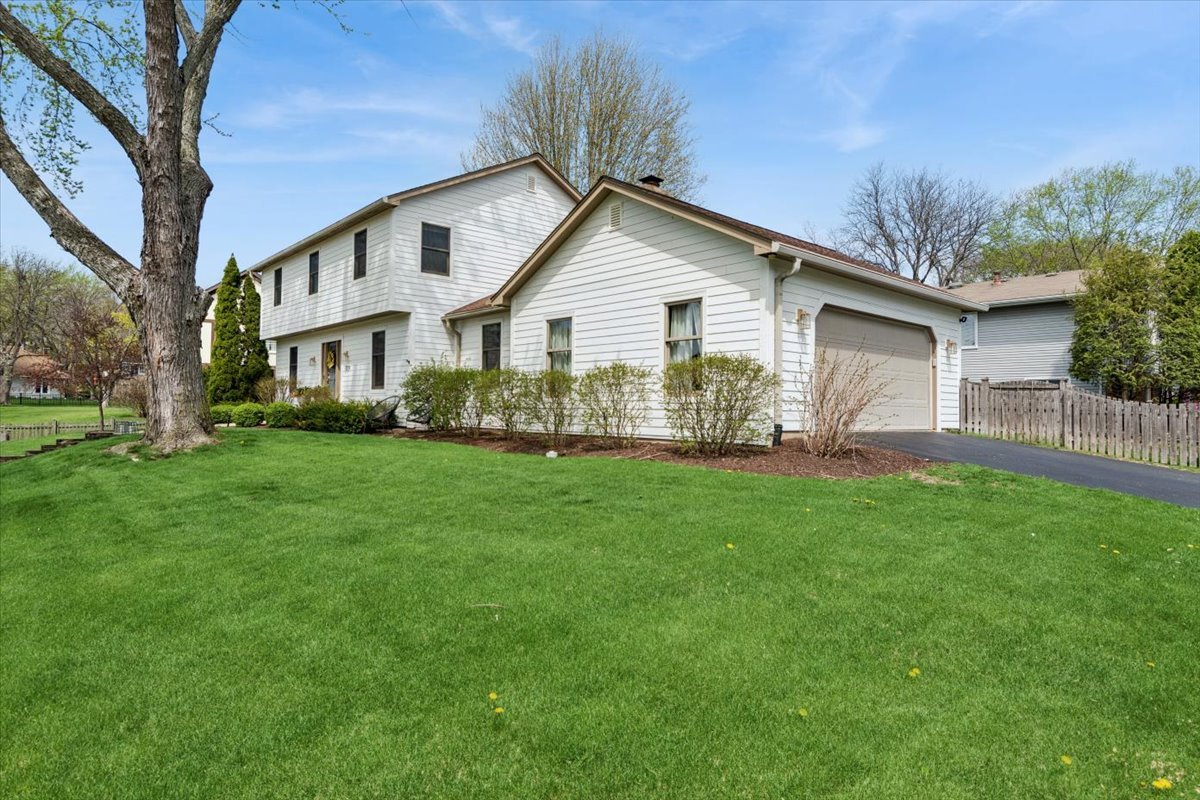 1221 Whirlaway Avenue, Naperville, IL 60540