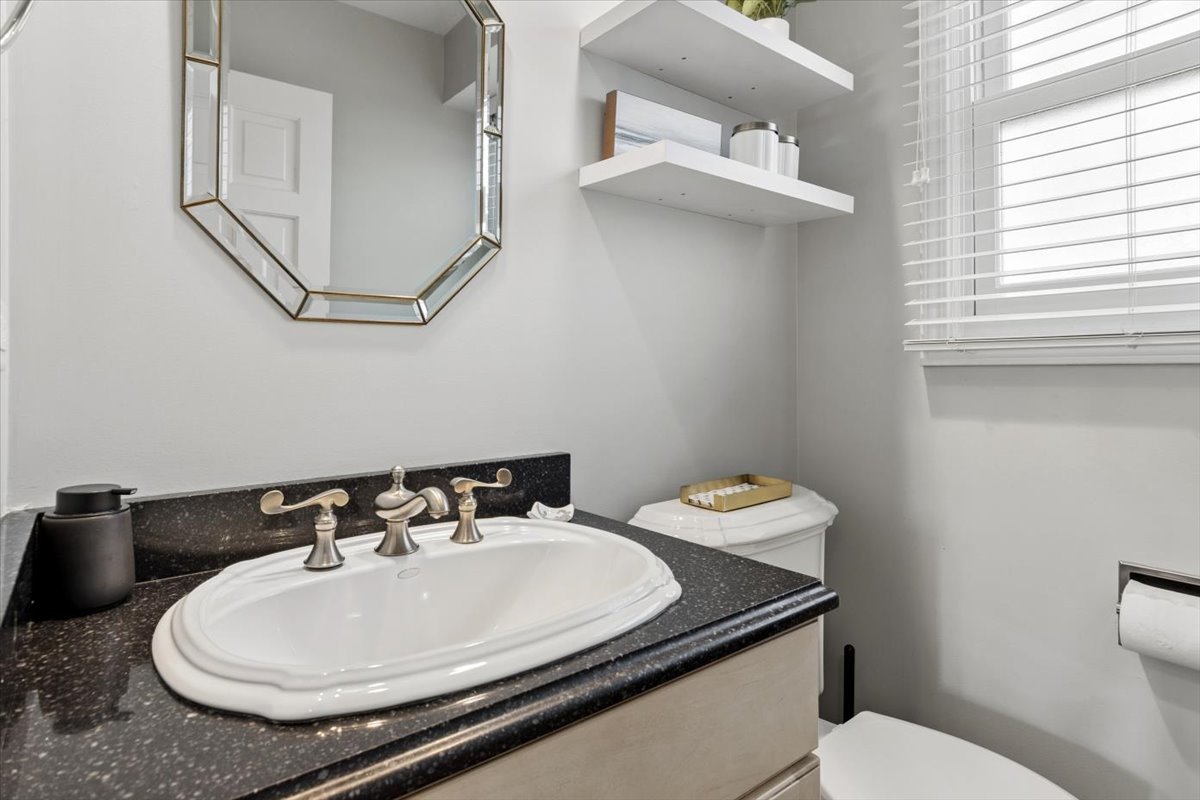 1221 Whirlaway Avenue, Naperville, IL 60540