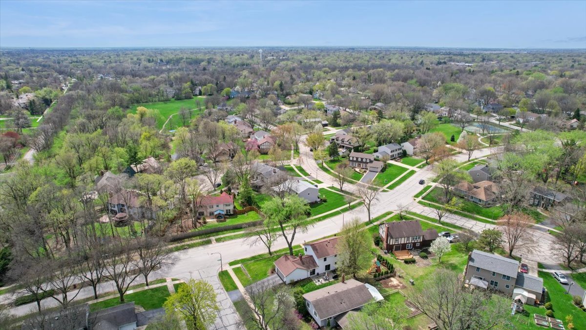 1221 Whirlaway Avenue, Naperville, IL 60540