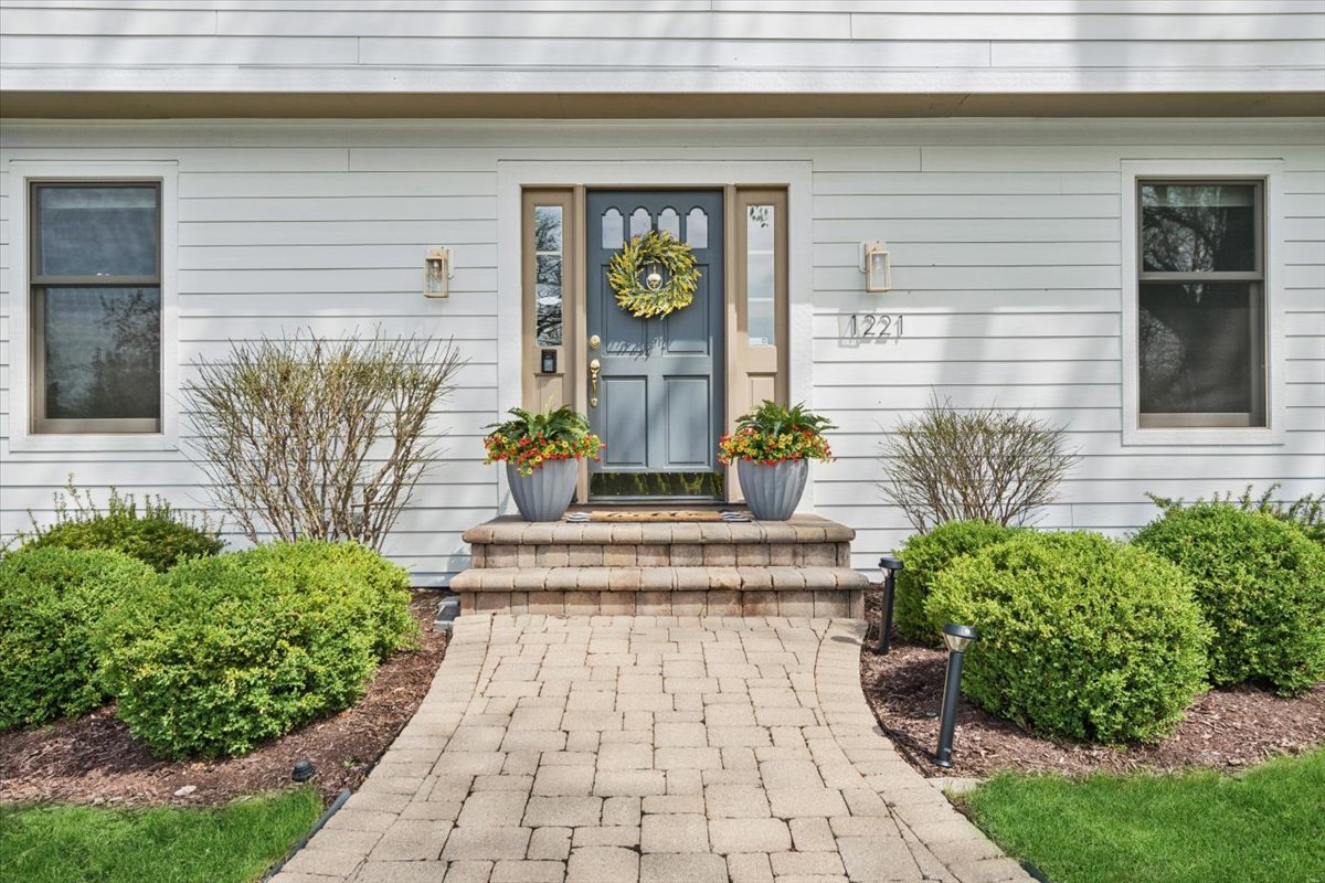 1221 Whirlaway Avenue, Naperville, IL 60540