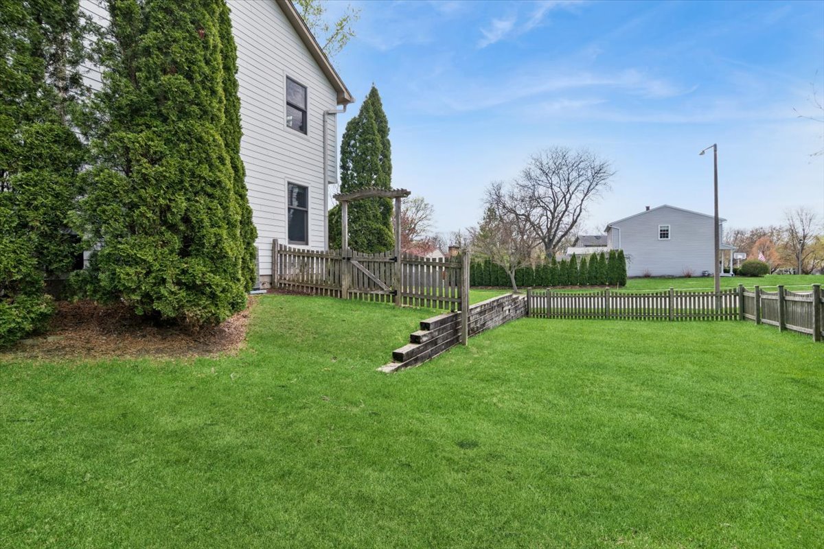 1221 Whirlaway Avenue, Naperville, IL 60540