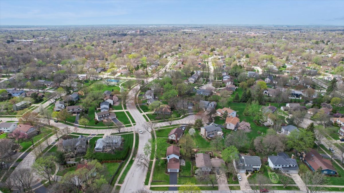 1221 Whirlaway Avenue, Naperville, IL 60540