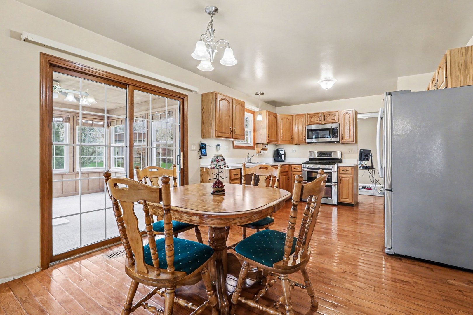 402 Badger Lane, Oswego, IL 60543