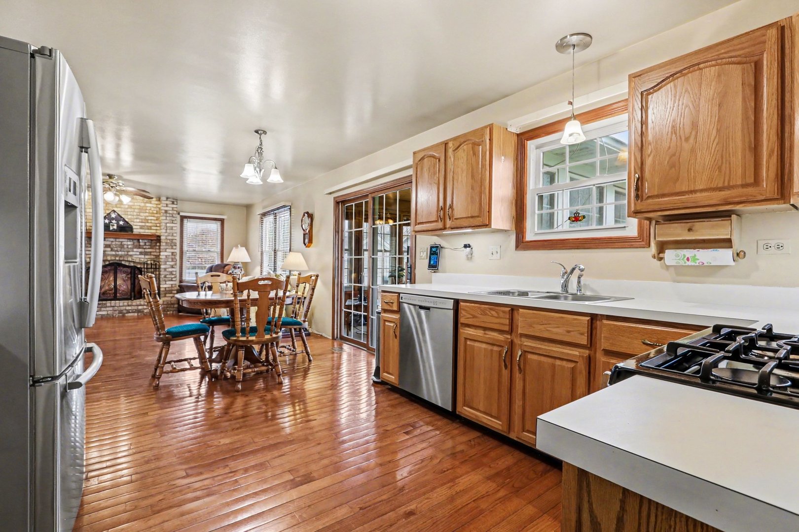 402 Badger Lane, Oswego, IL 60543