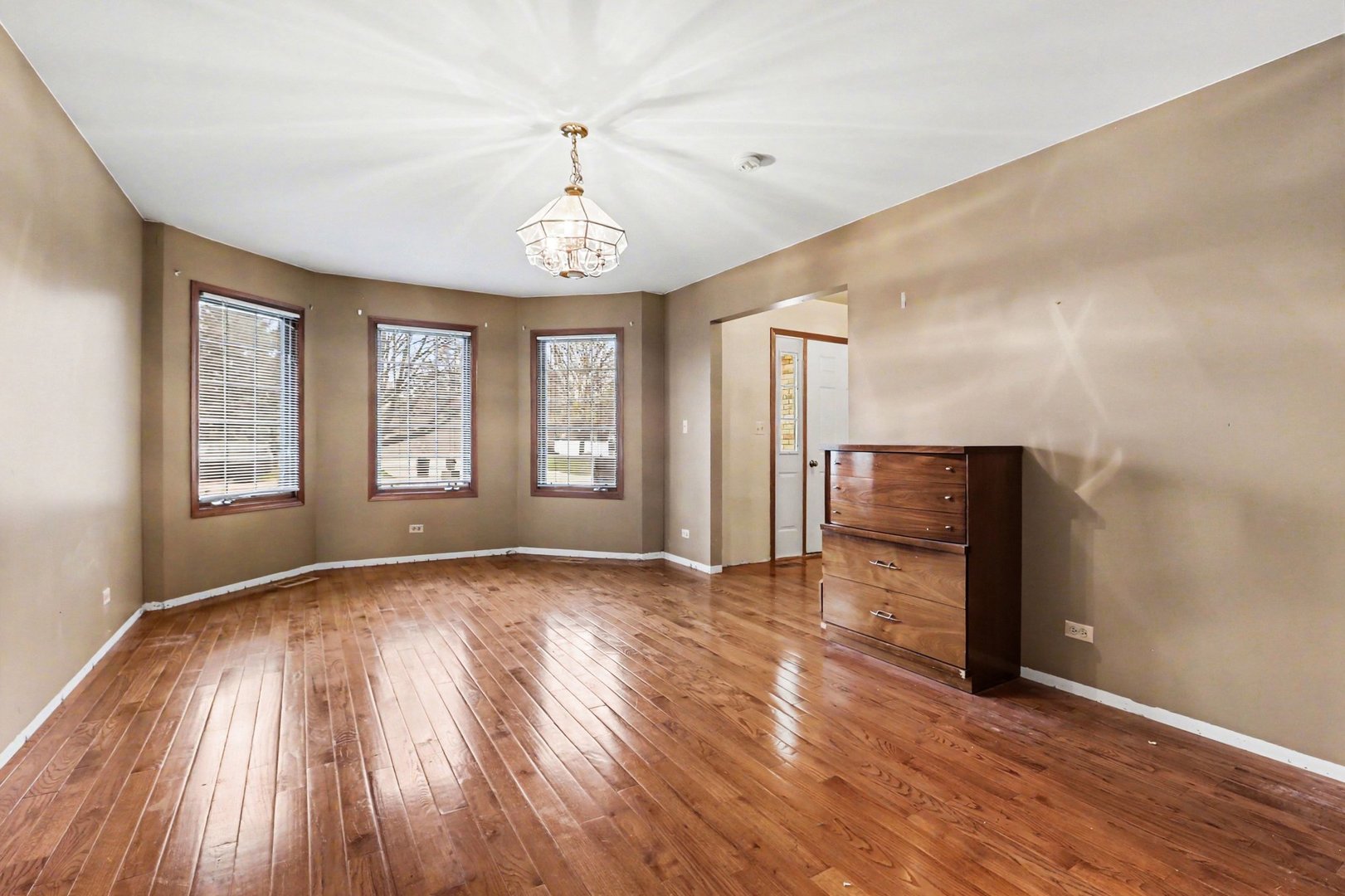 402 Badger Lane, Oswego, IL 60543