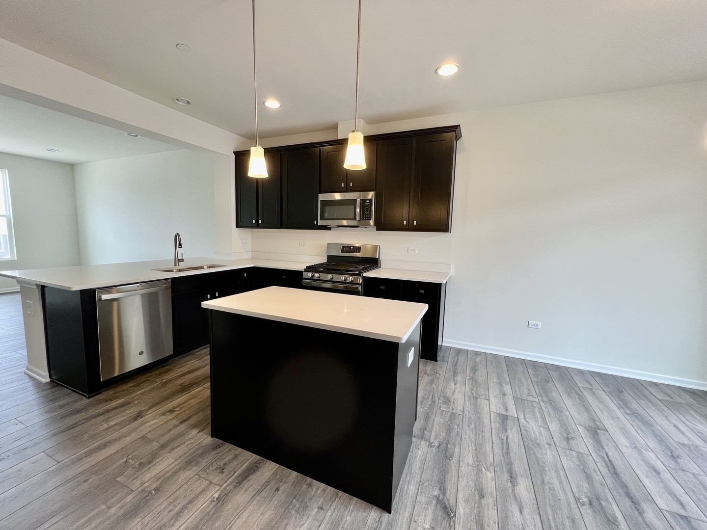 Warrenville, IL 60555