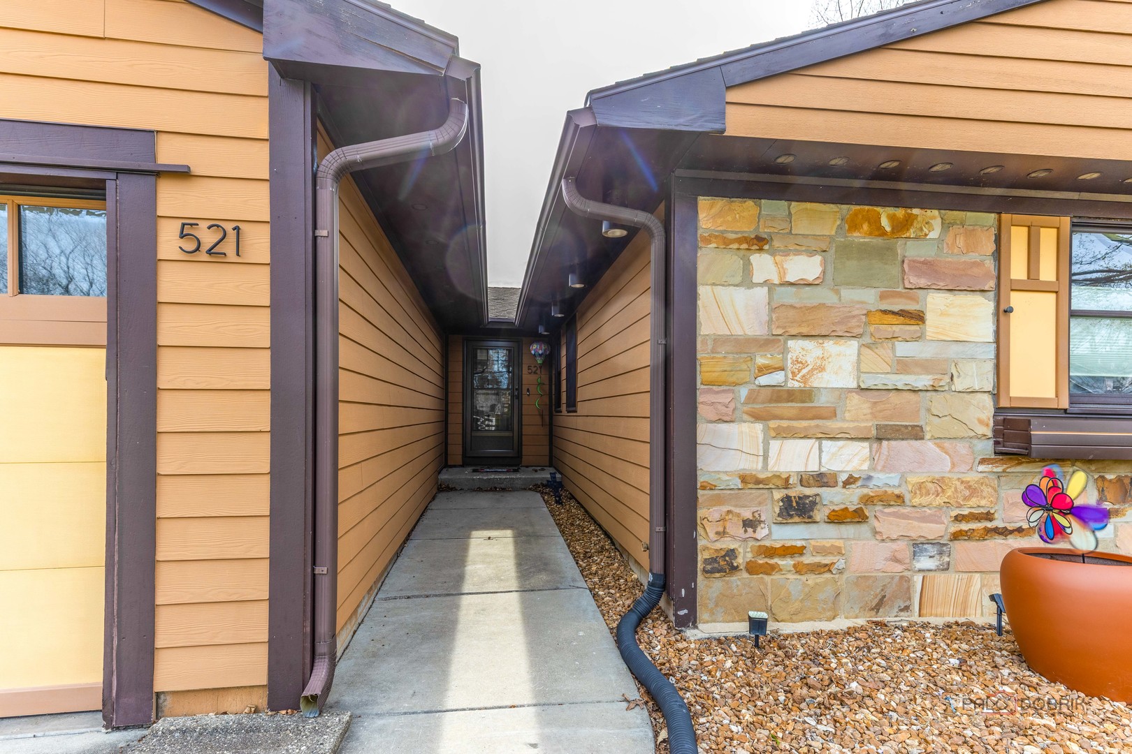 521 Castlewood Lane, Buffalo Grove, IL 60089