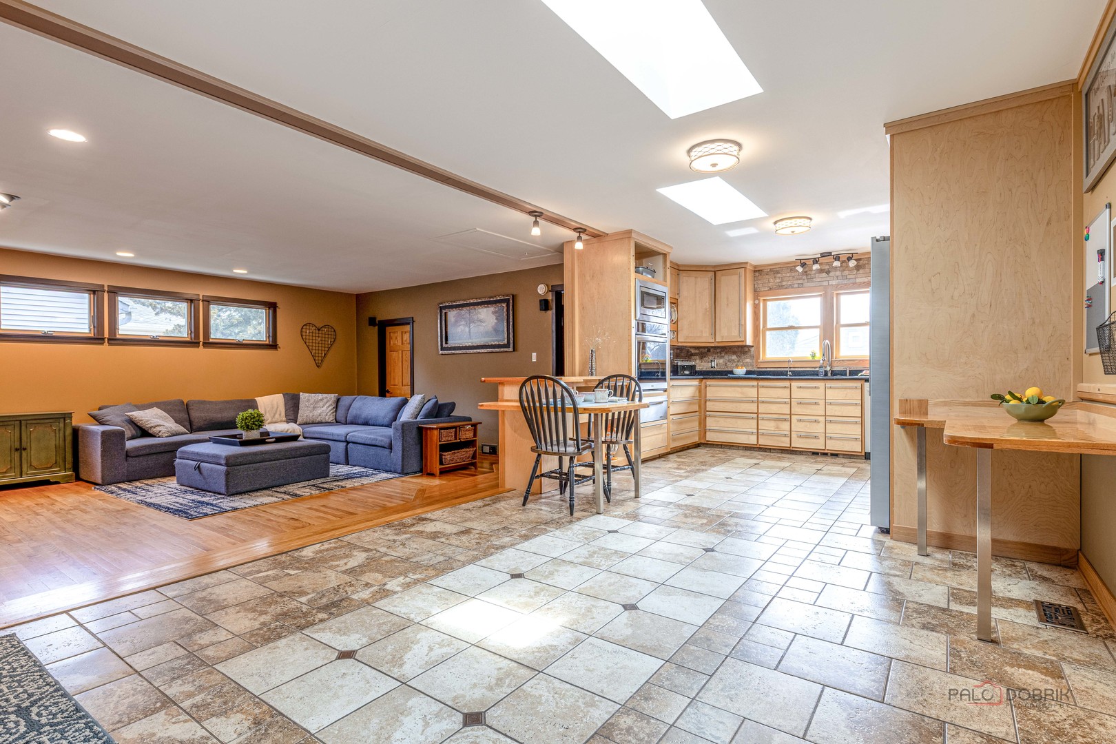 521 Castlewood Lane, Buffalo Grove, IL 60089