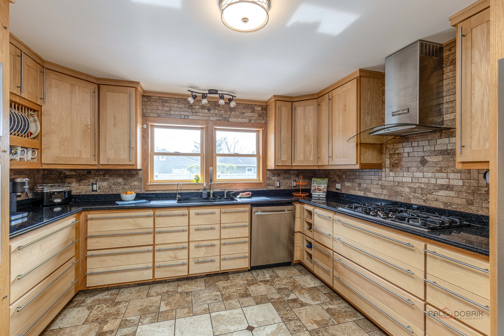 521 Castlewood Lane, Buffalo Grove, IL 60089