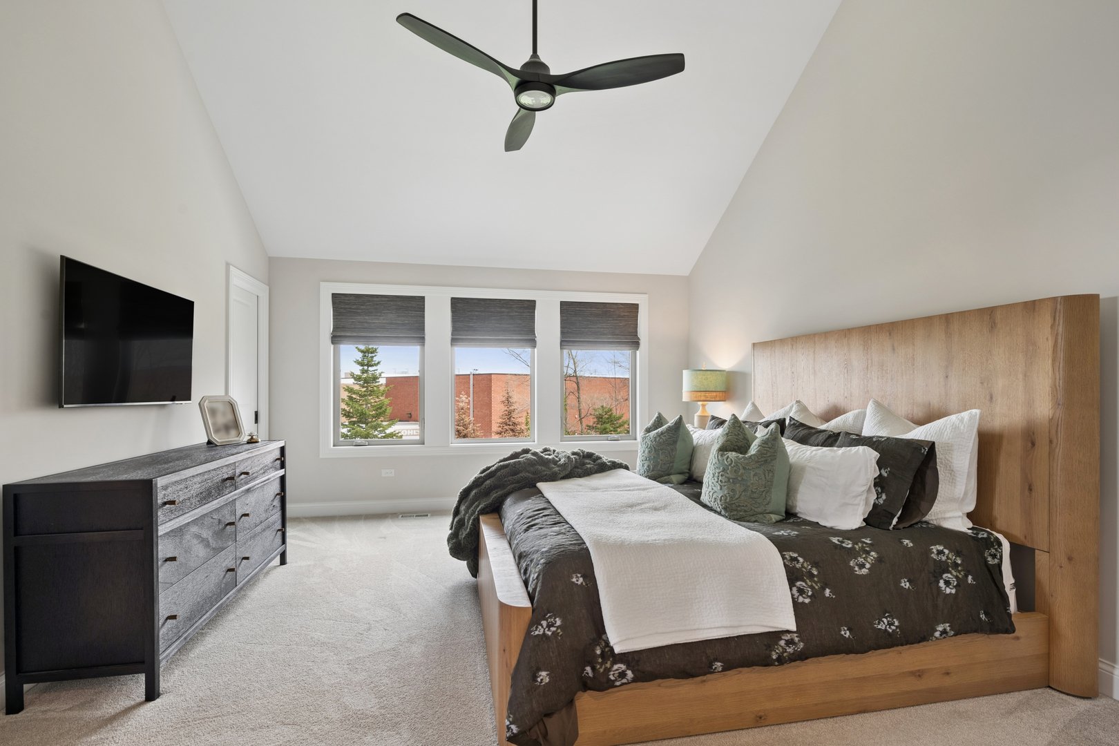 1113 Fox Wood Lane, Woodridge, IL 60517