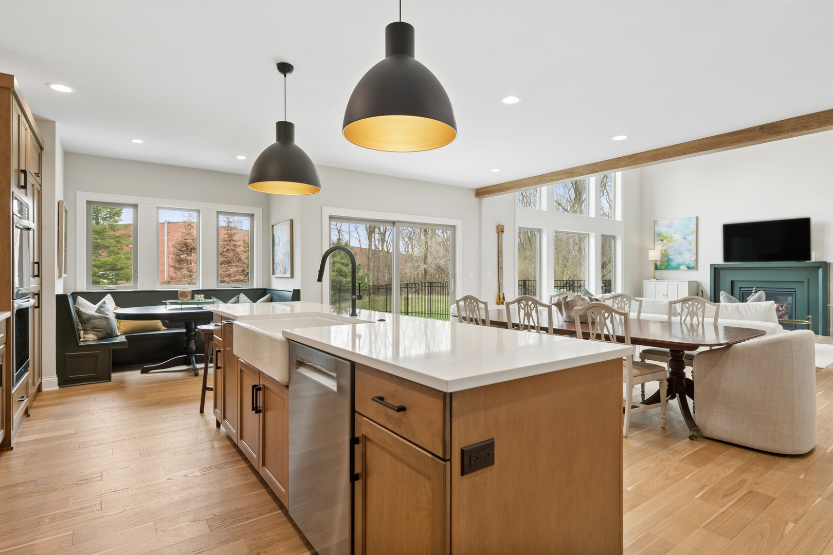 1113 Fox Wood Lane, Woodridge, IL 60517