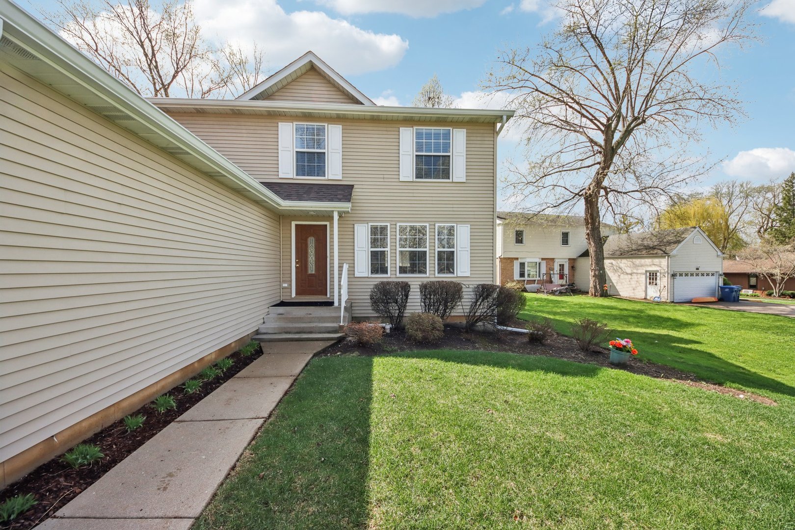 25241 W Entrance Drive, Lake Villa, IL 60046