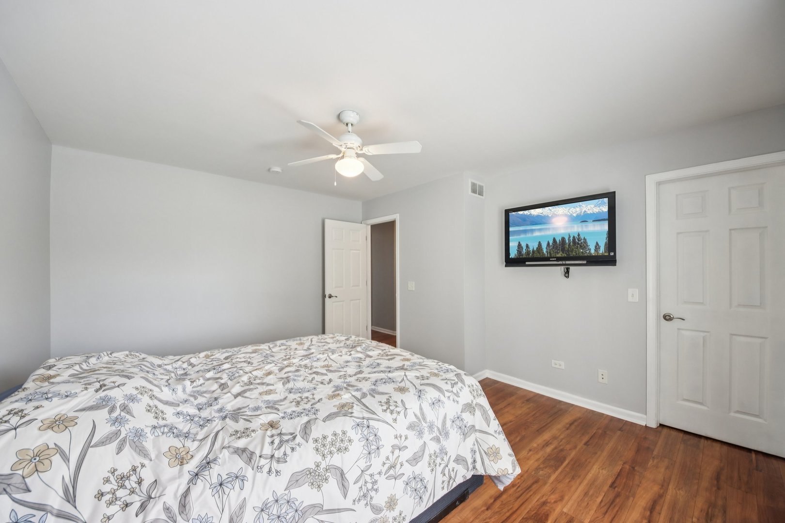 25241 W Entrance Drive, Lake Villa, IL 60046