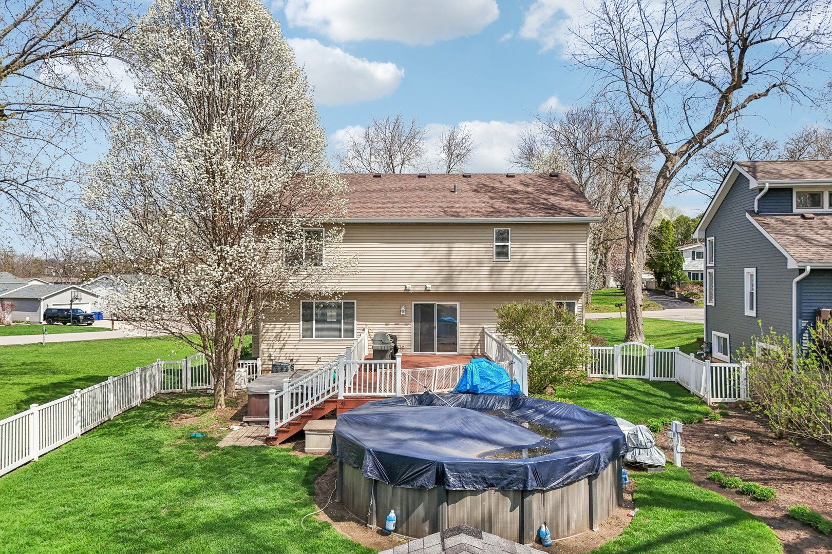 25241 W Entrance Drive, Lake Villa, IL 60046