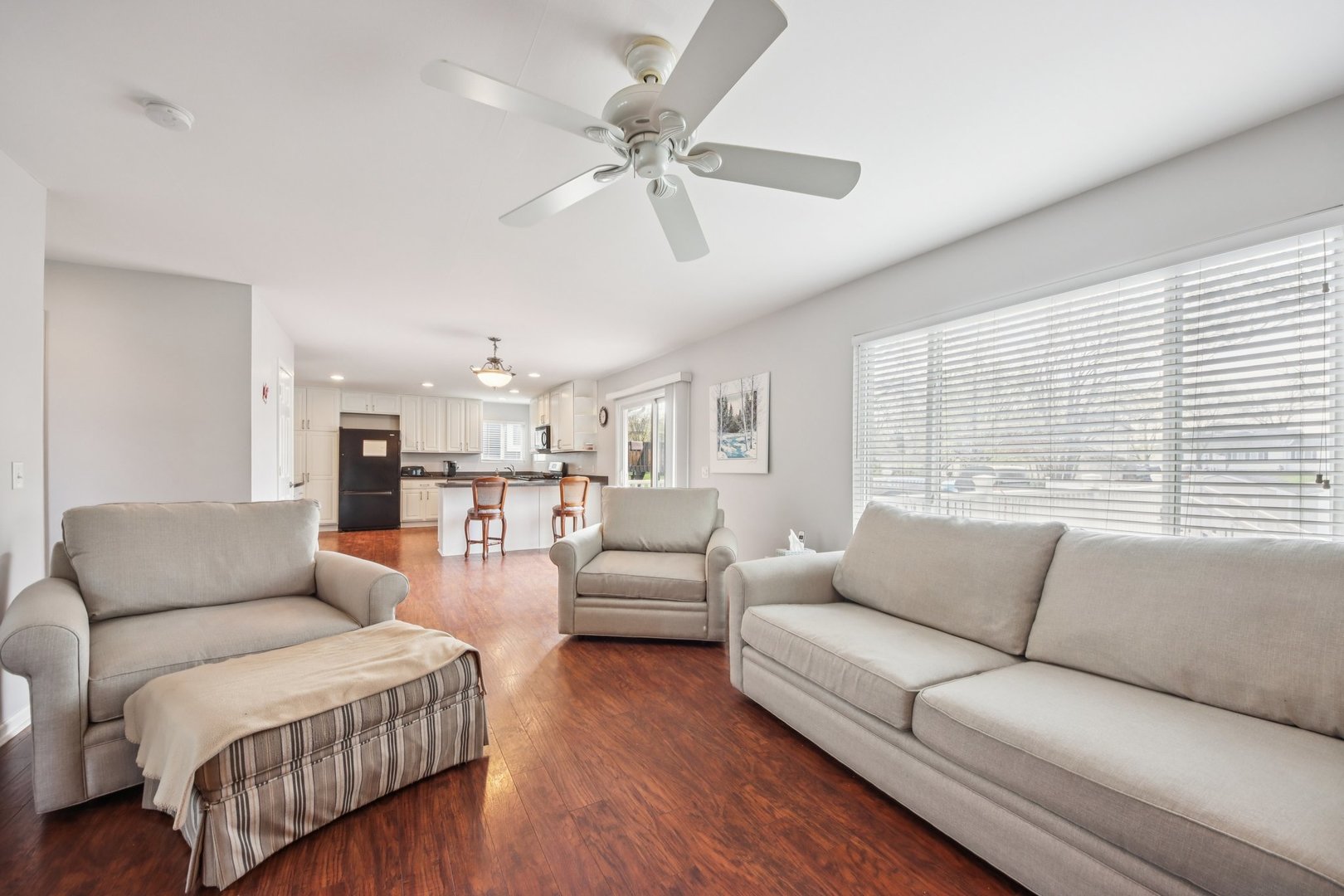 25241 W Entrance Drive, Lake Villa, IL 60046