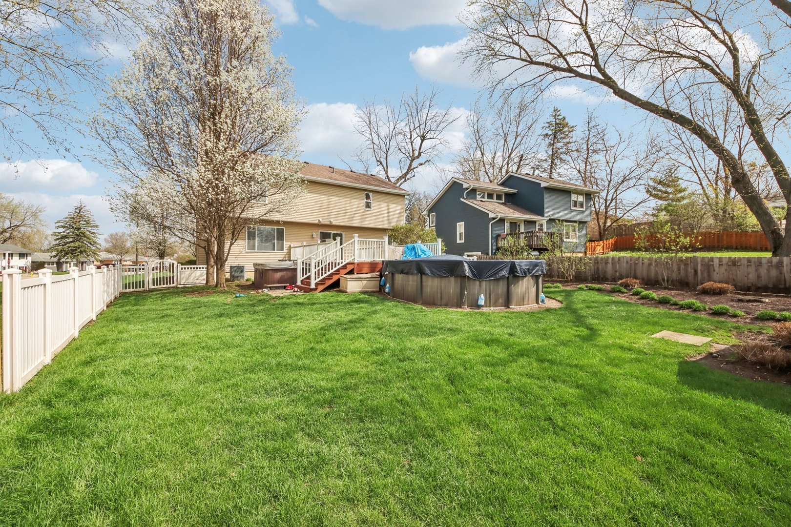 25241 W Entrance Drive, Lake Villa, IL 60046