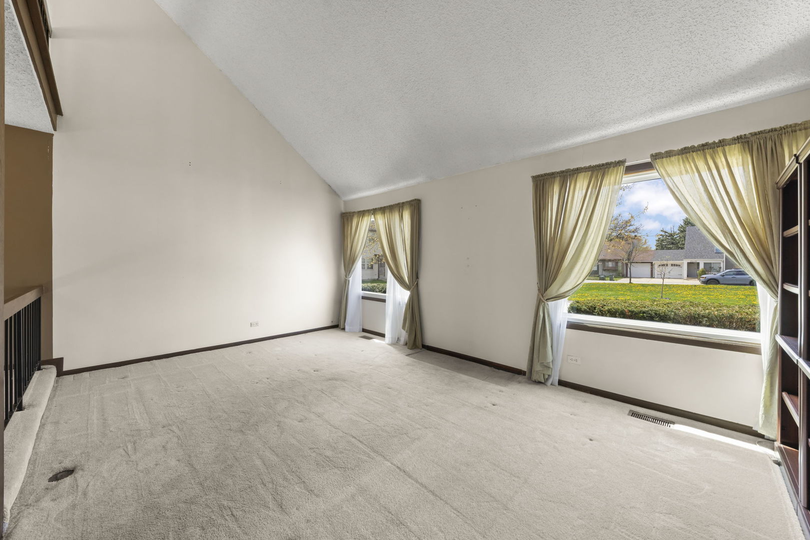 30W050 Mulberry Court, Warrenville, IL 60555