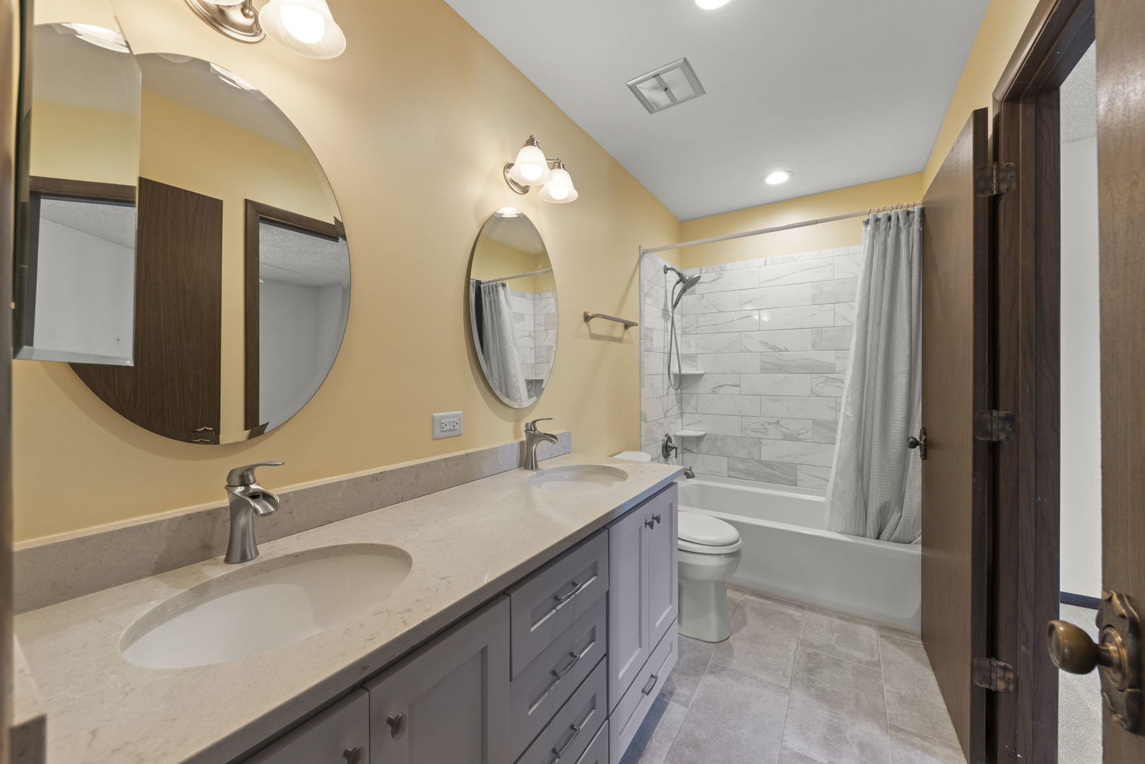 30W050 Mulberry Court, Warrenville, IL 60555