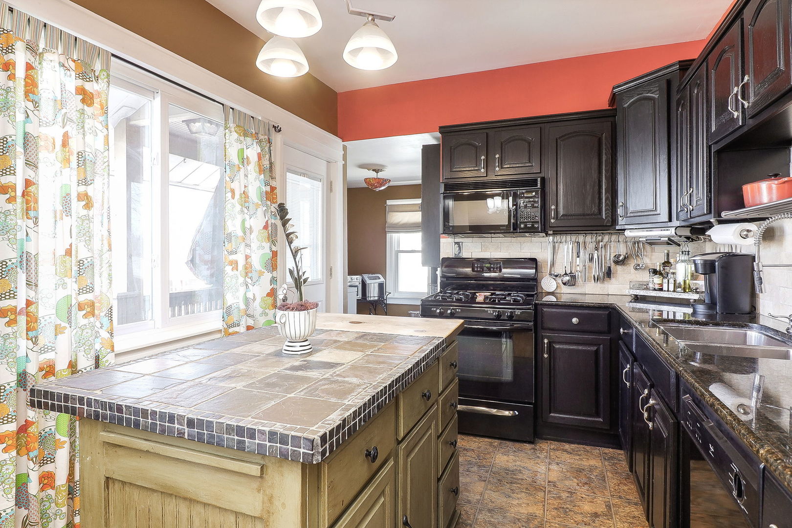 405 Singer Avenue, Lemont, IL 60439