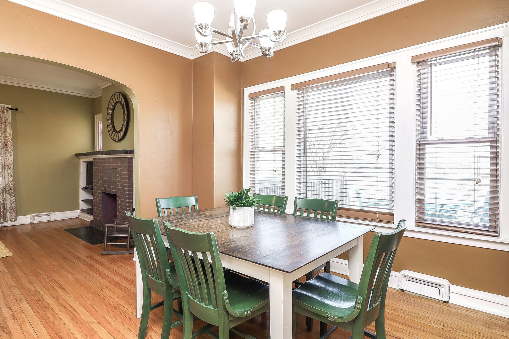 405 Singer Avenue, Lemont, IL 60439