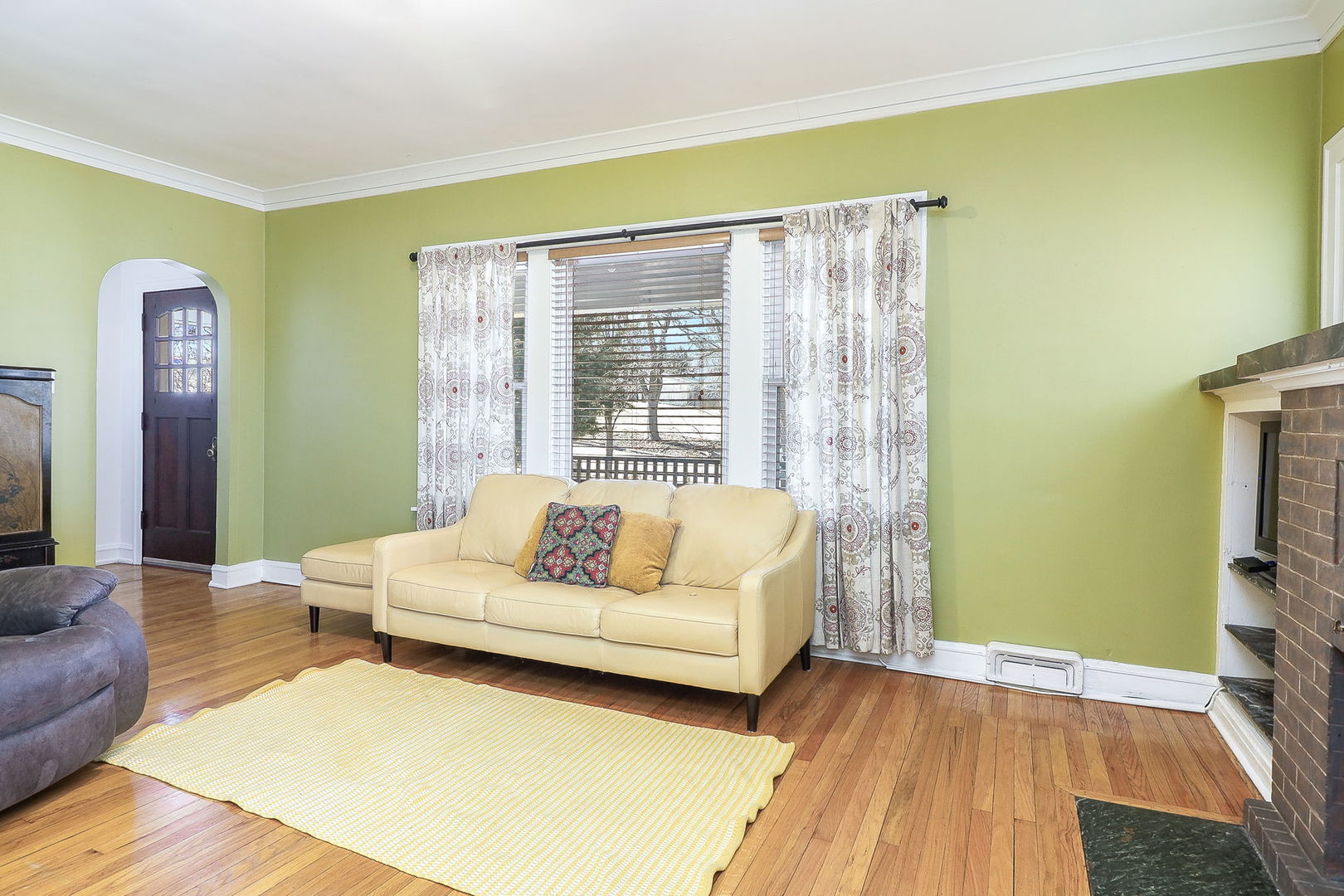 405 Singer Avenue, Lemont, IL 60439