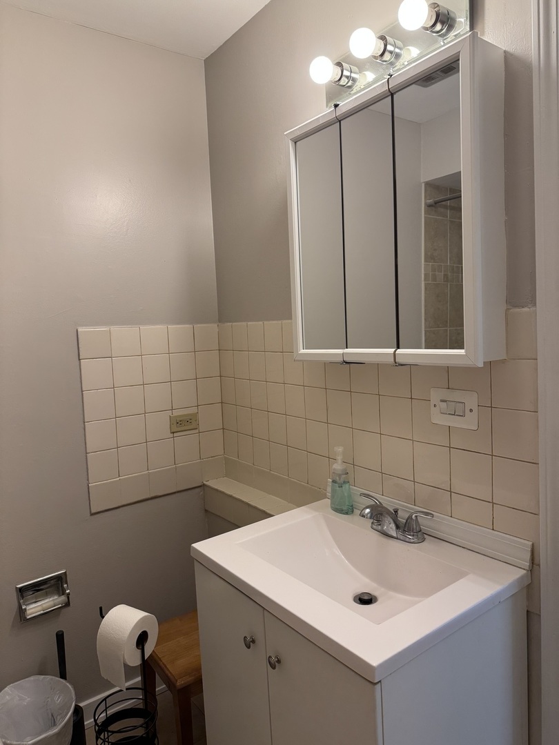 7033 99th Street #2-E, Chicago Ridge, IL 60415