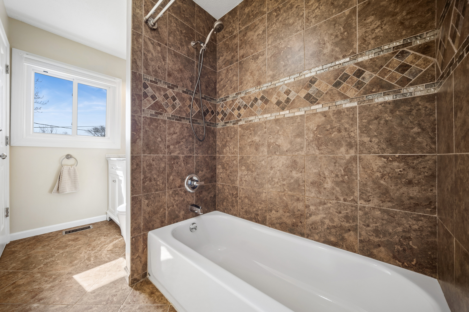 1660 JEFFERSON Road, Hoffman Estates, IL 60169