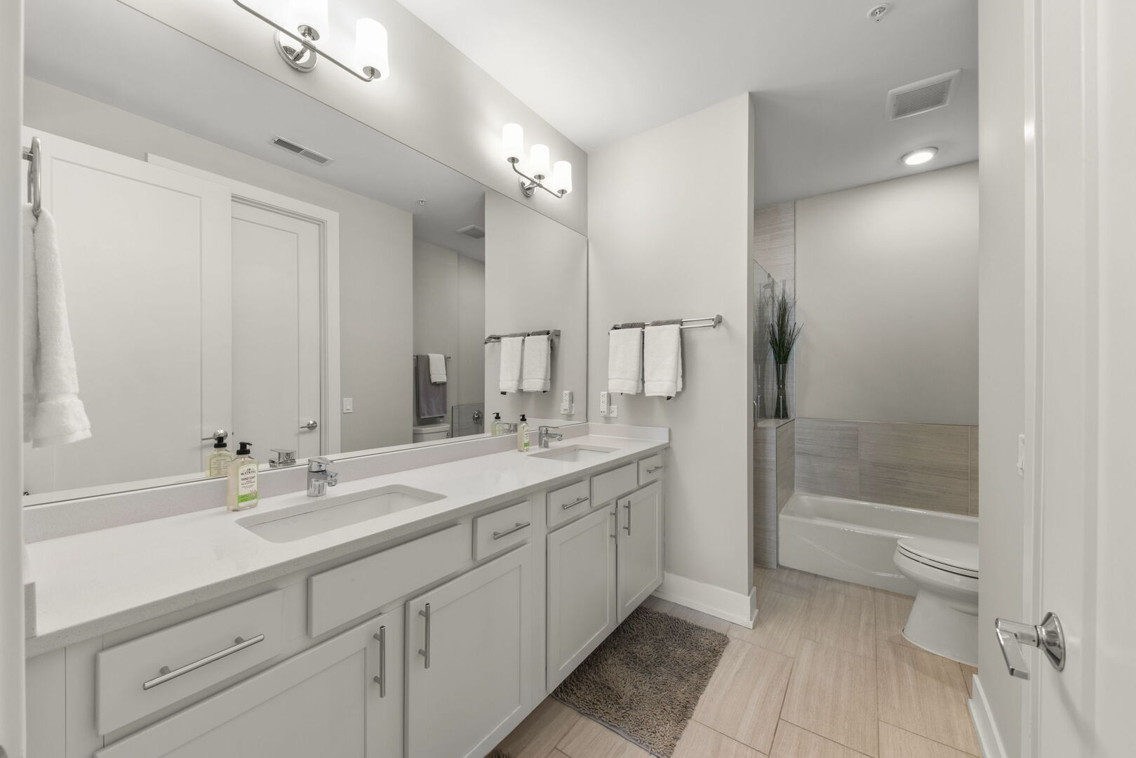 940 Maple Avenue #207, Downers Grove, IL 60515