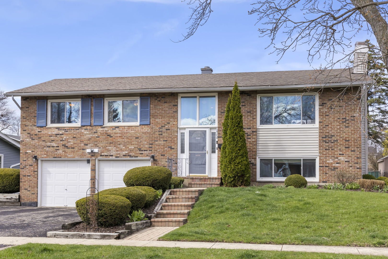 2508 Stonewall Avenue, Woodridge, IL 60517