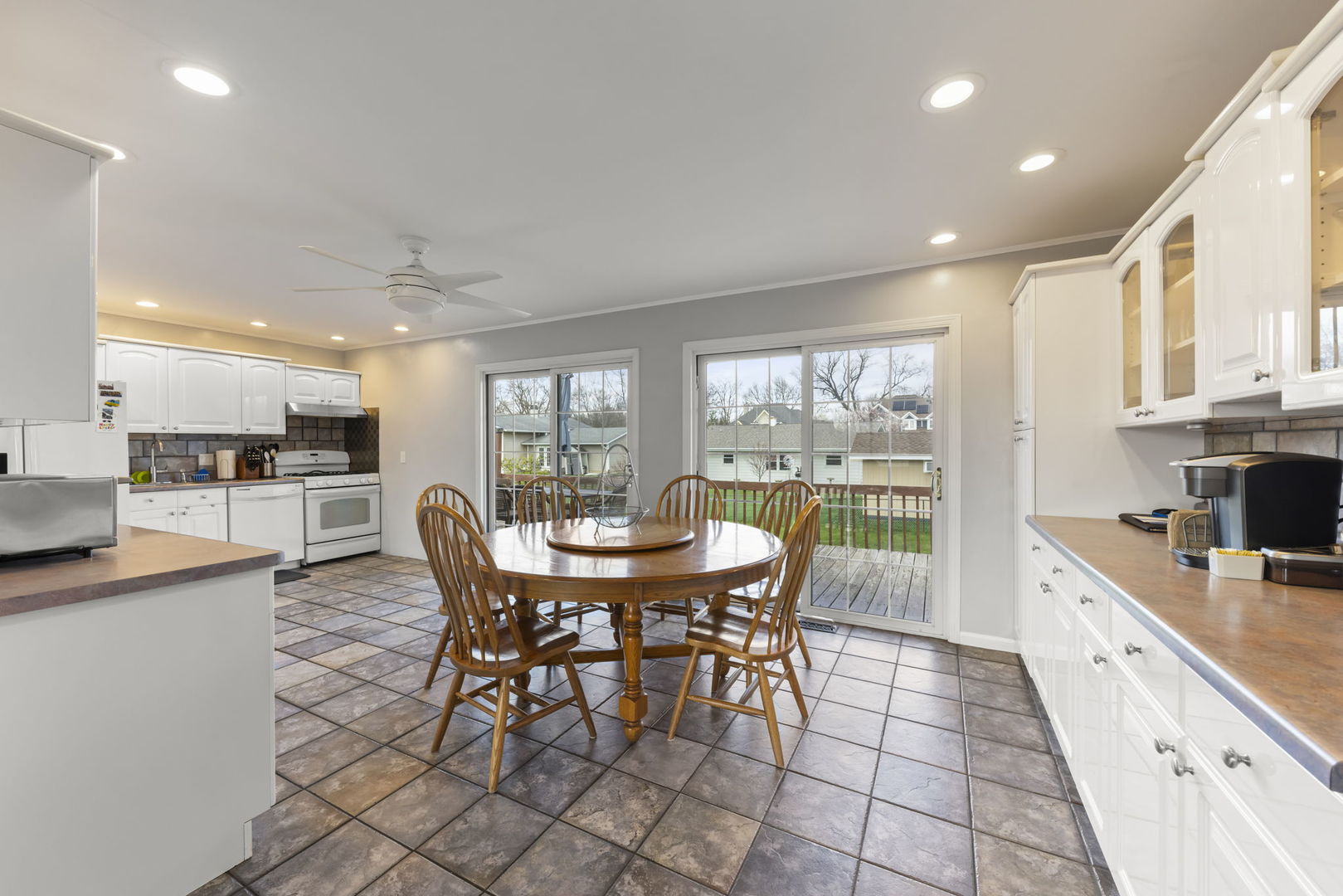 2508 Stonewall Avenue, Woodridge, IL 60517