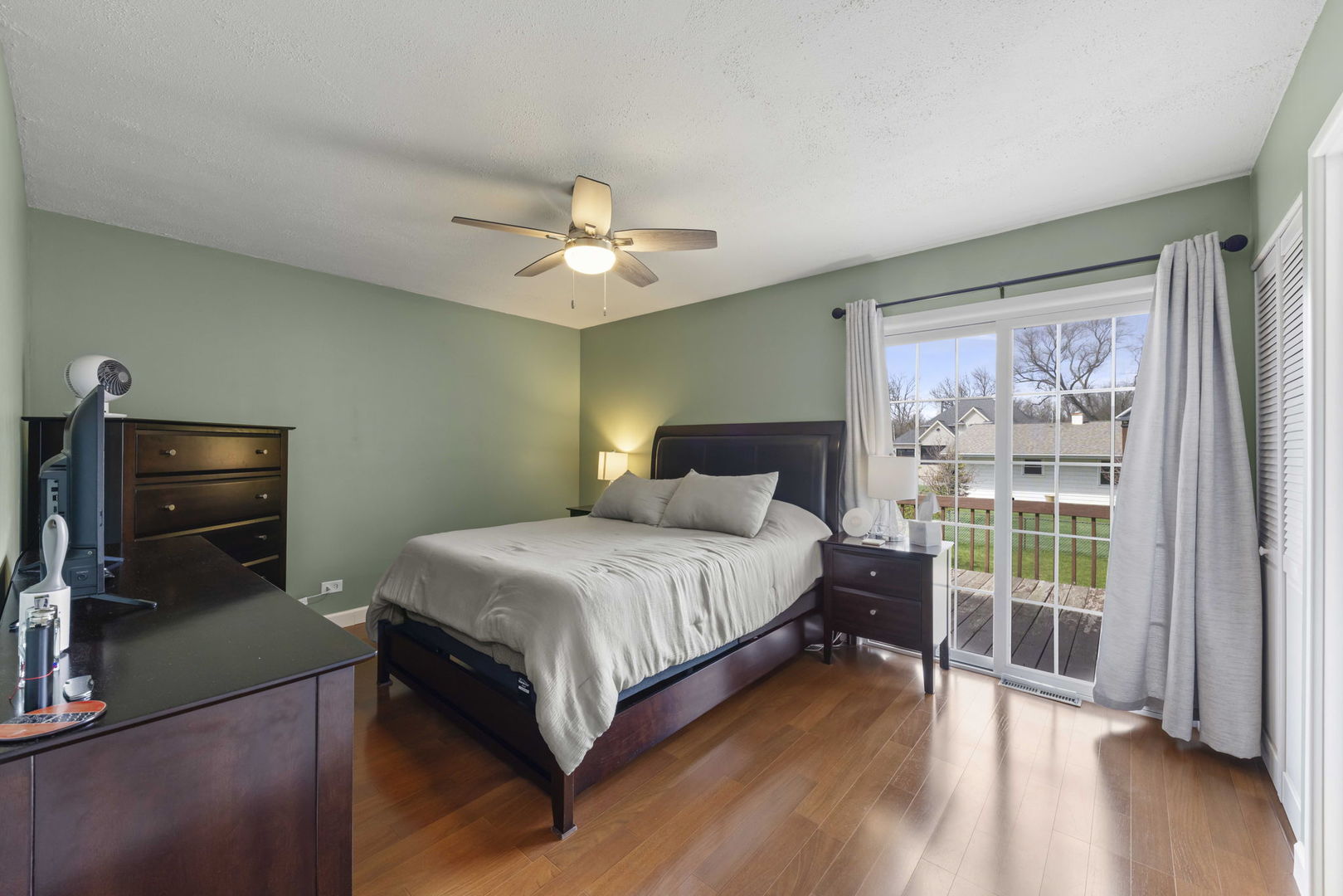 2508 Stonewall Avenue, Woodridge, IL 60517