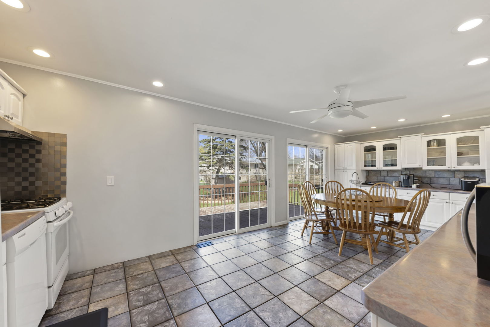 2508 Stonewall Avenue, Woodridge, IL 60517