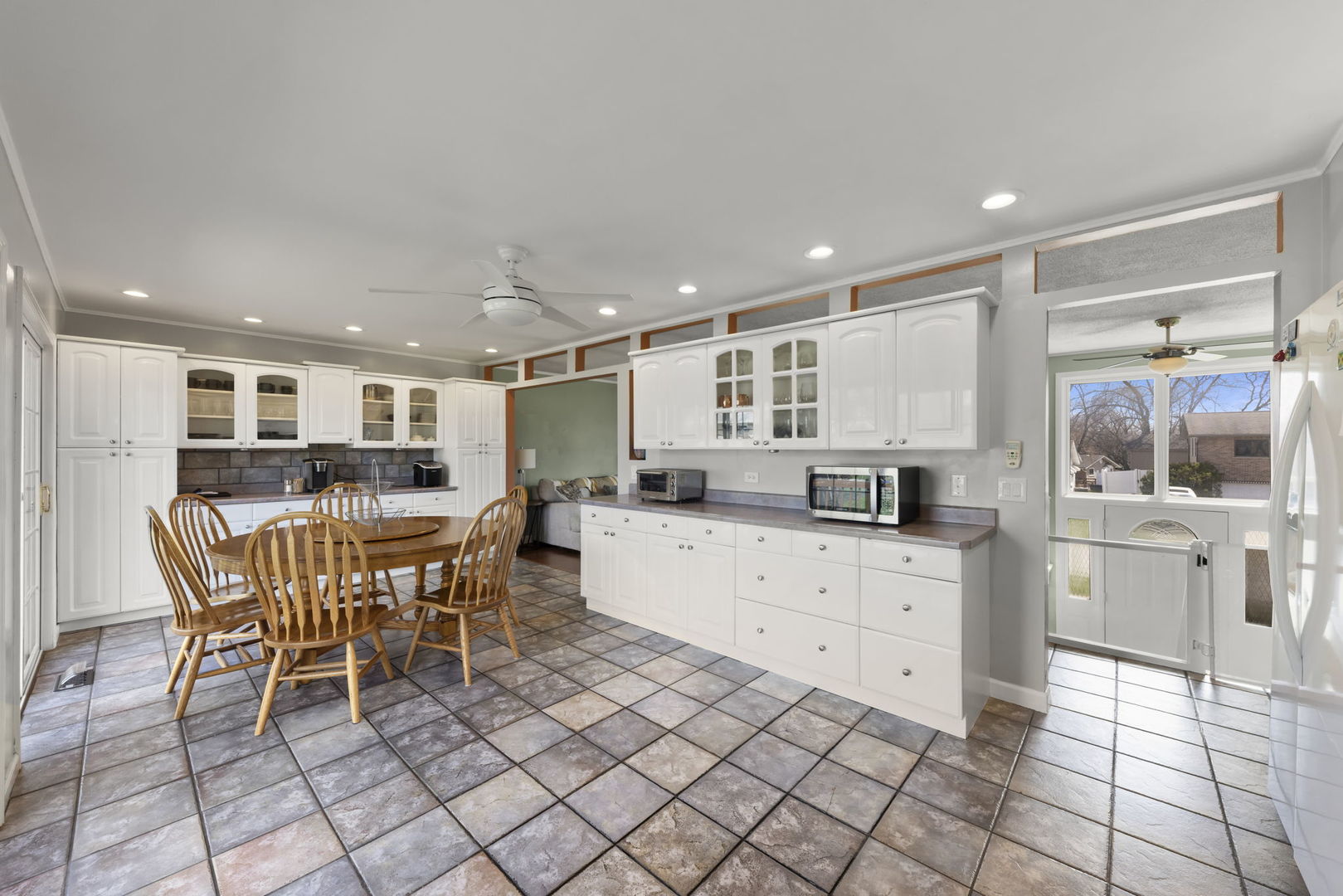 2508 Stonewall Avenue, Woodridge, IL 60517