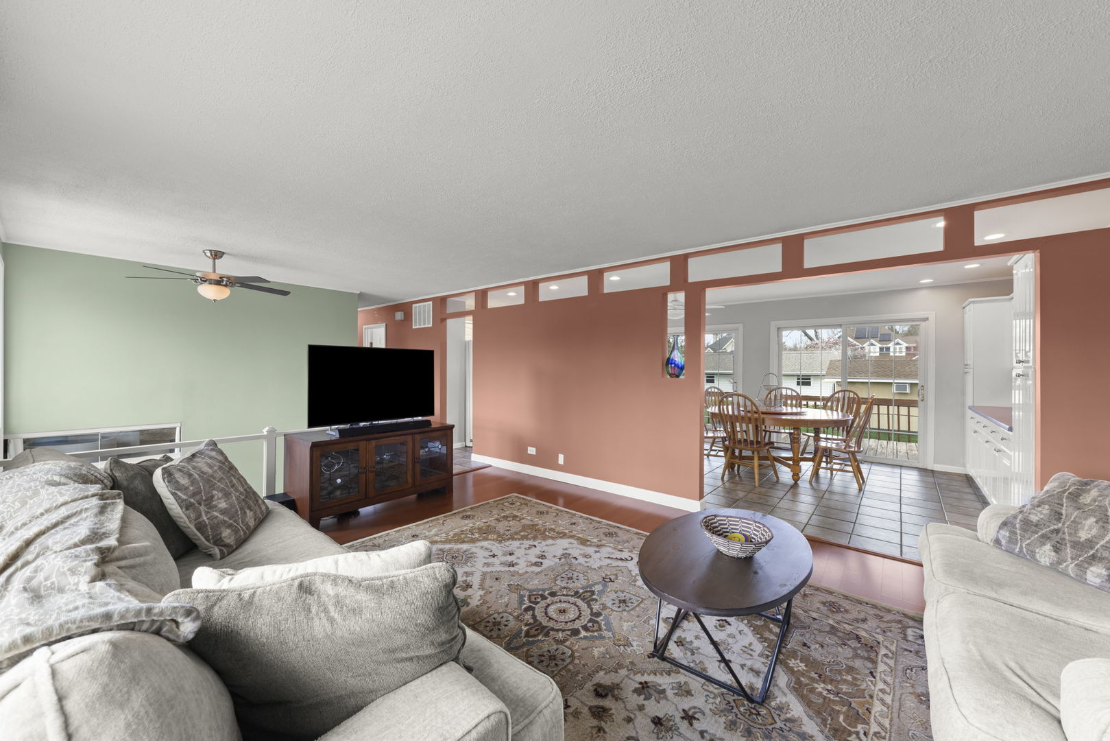 2508 Stonewall Avenue, Woodridge, IL 60517