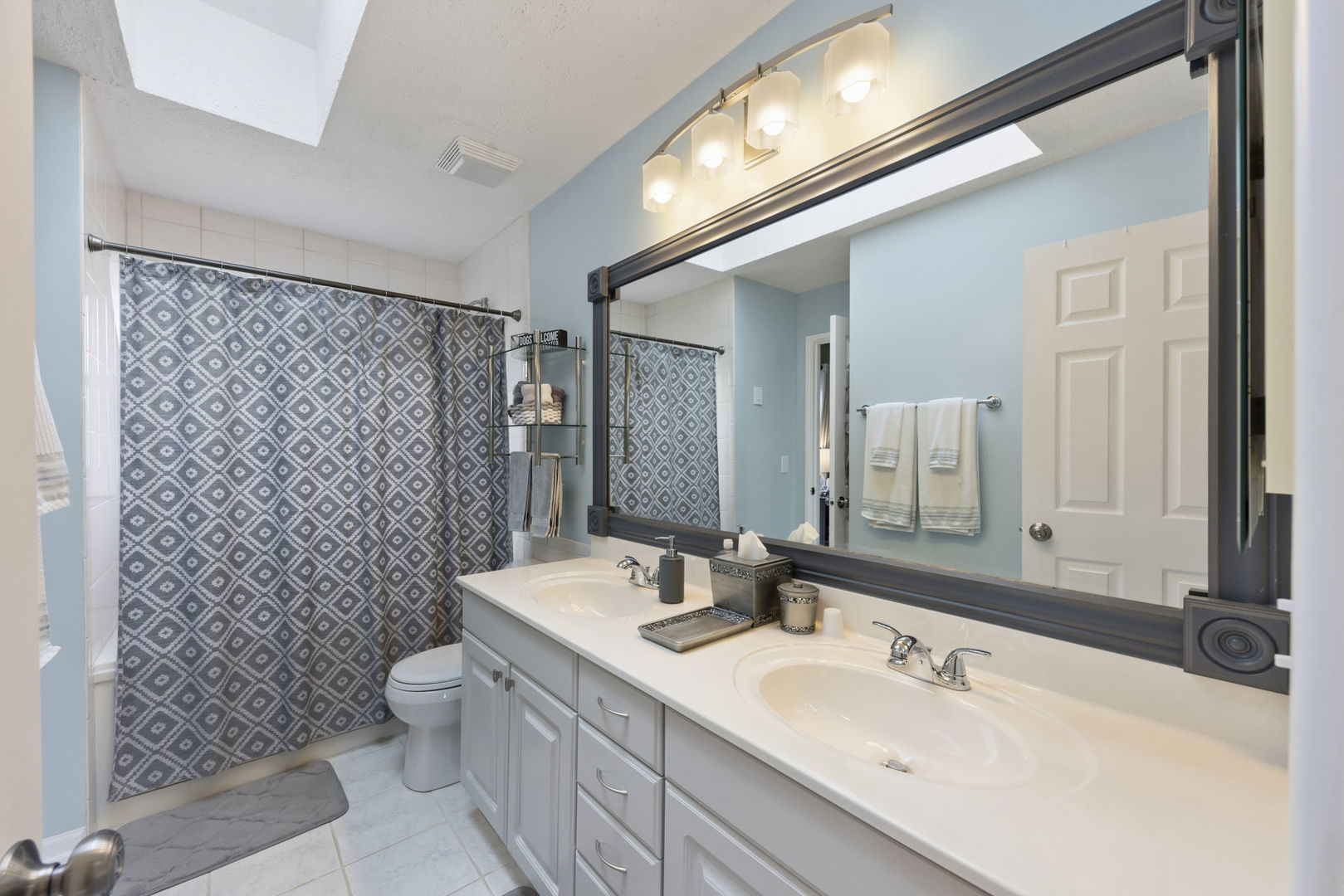 2508 Stonewall Avenue, Woodridge, IL 60517