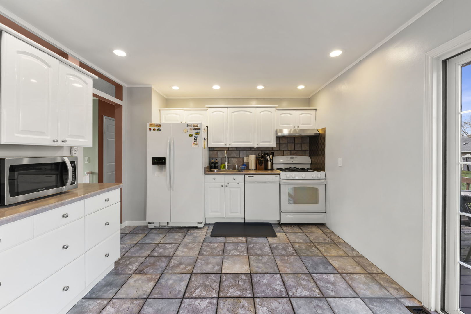 2508 Stonewall Avenue, Woodridge, IL 60517